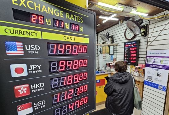 외환당국, 국민연금과 스와프 연장 추진...수출기업 환전 점검