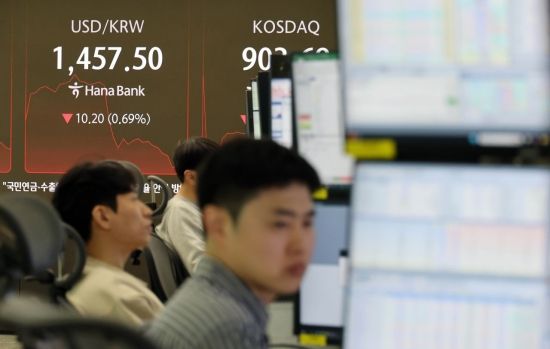 [포토] 1450원대로 떨어진 원/달러 환율 하락
