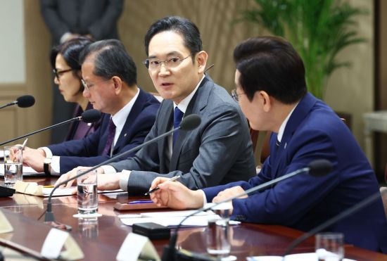 삼성, ‘AI데이터센터-반도체-전고체 배터리’로 미래 판 짠다…450조 투자 청사진 공개