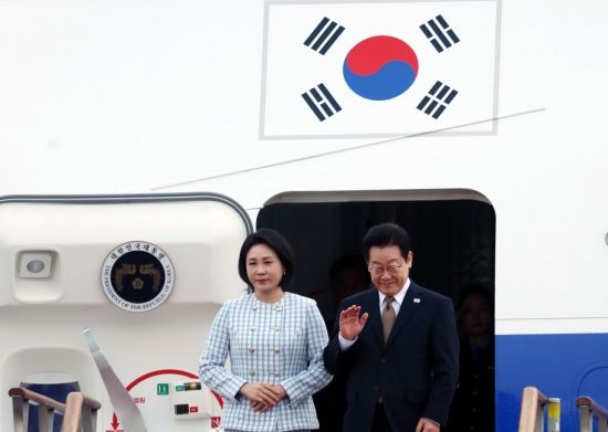 [포토] 이 대통령, G20 참석 등 4개국 순방 출국