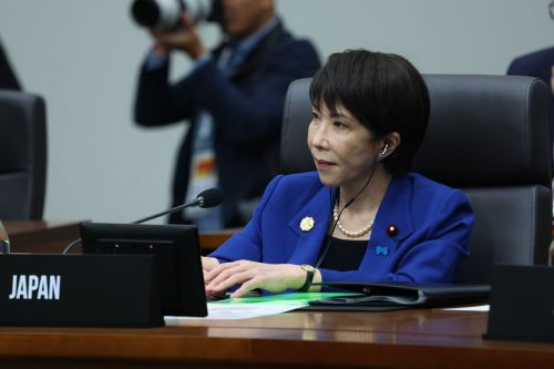 '첫 신년 회견' 다카이치 "中과의 대화 열어뒀다"