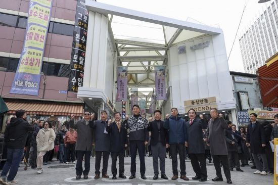[포토] 남대문시장 아케이드 찾은 오세훈 서울시장