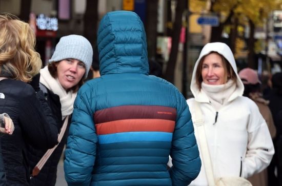 [포토] 한국의 가을 '너무 추워요'
