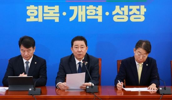 [포토] 與, 규제 새판 짠다…"기업 뛰기 좋은 나라 만들 것"