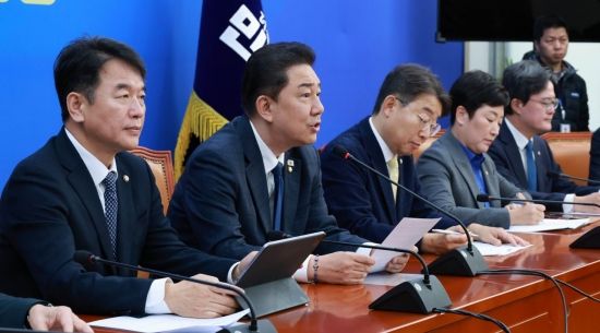 [포토] 與김병기 "韓 기업 글로벌 경쟁 위해 네거티브 규제 체계 필요"