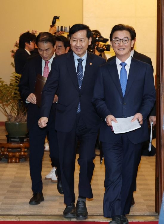 [포토] 구윤철 경제부총리 국무회의 참석