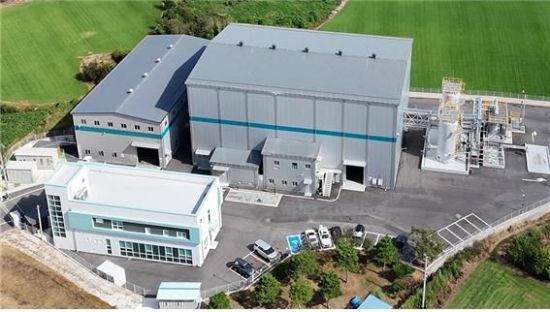 폐플라스틱에서 기름뽑는다…도시유전, 세계 첫 저온 재생유 상용화