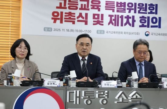 [포토] 고등교육 특별위원회 1차 회의 참석한 차정인 위원장