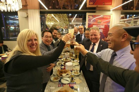 美네바다 사절단, BBQ 청계광장점 방문해 치맥 즐겼다