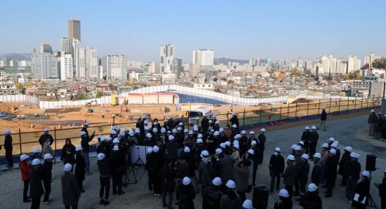 [포토] 오세훈, '노량진 6구역 재촉지구' 현장 방문