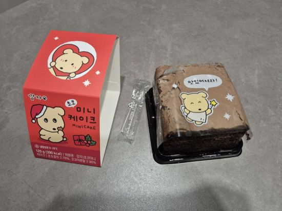 [먹어보니]촉촉한 초코 풍미…4900원 연말 케이크