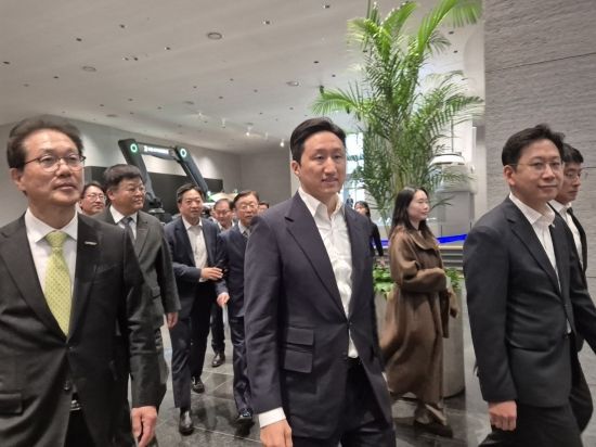 HD현대, 조선·해양 분야 'AI 기술 동맹' 만든다