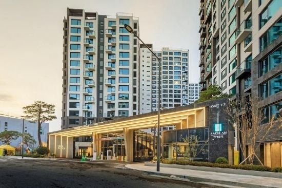 "전셋값이 옆 단지보다 2.5억이나 낮네"…입주 앞둔 래미안 원페를라 [부동산AtoZ]