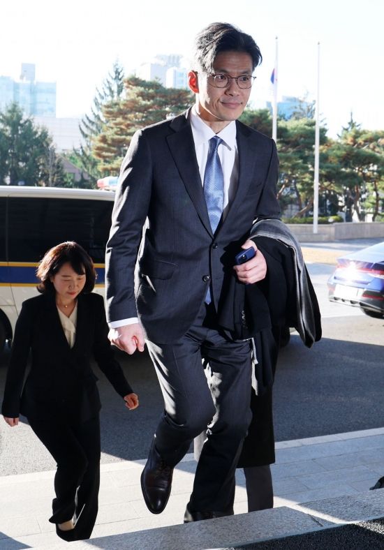 [포토] 중앙지검 들어서는 박철우 신임 지검장
