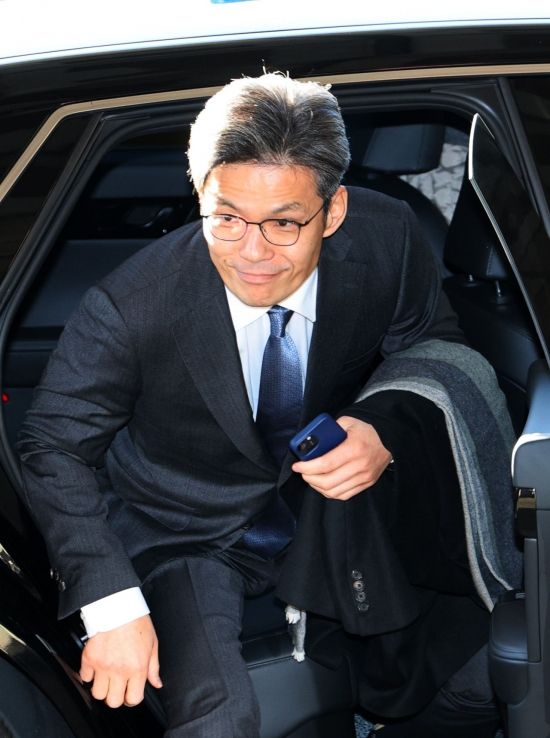 [포토] 박철우 신임 중앙지검장 첫 출근