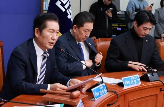 [포토] 정청래 "당원 1인1표 등 압도적 찬성…반대 뜻도 겸허히 새길 것"