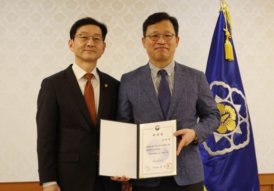 [포토] 윤태범 교수, 헌번존중 정부혁신 TF 자문단 위촉