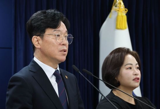[신년사] 김영훈 노동장관 "일하다 죽지 않도록 할 것…일터 민주주의 실현"
