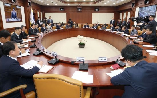 [포토] 헌법존중 정부혁신 TF 간담회