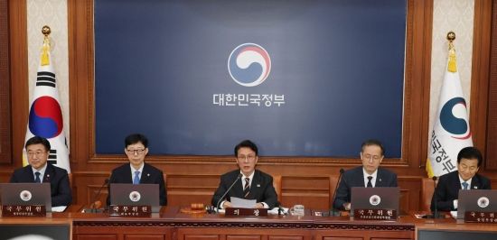[포토] 국무회의 주재하는 김민석 총리