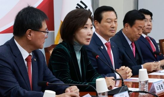 [포토] 발언하는 나경원 위원장