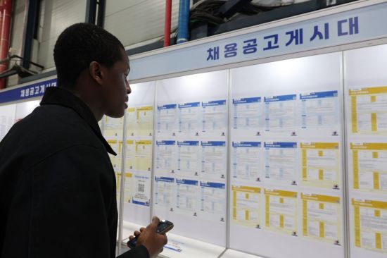 취업문 좁아진다…내년 3월까지 채용계획 전년 比 6.4만명↓