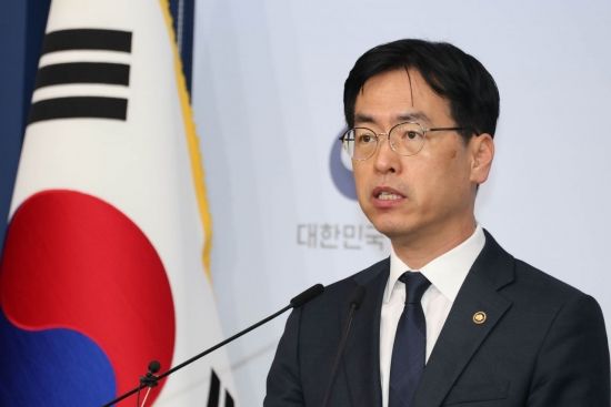 [포토] 지방의원 외유성국외출장 방지 대책 발표하는 김민재 차관