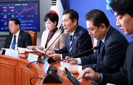 [포토] 정청래 “국힘, 추경호 체포동의안 표결 거부...염치없고 뻔뻔해”