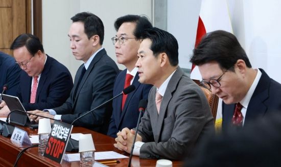 [포토] 장동혁 "환율 1500원 뚫리면 국민 인내심도 뚫릴 것"