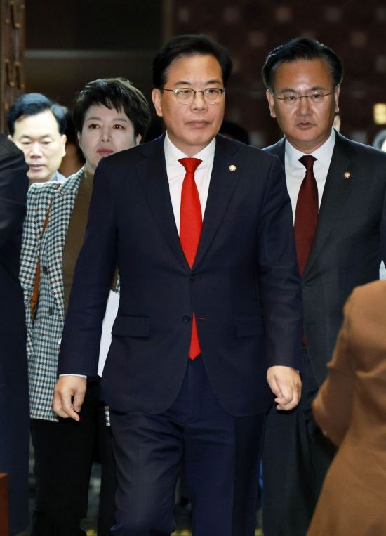 [포토] 송언석 “‘추경호 체포동의’ 의회민주주의 또 오점…영장 기각될 것”