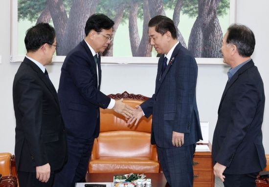 [포토] 여야 원내대표 회동, 내년도 예산 막판 조율