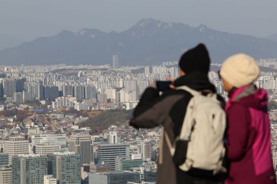 "서울 아파트, 중형이 더 비싸다"…격차 2억원대 고착