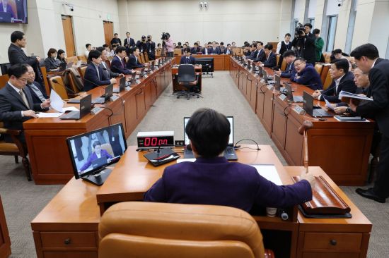 [조세 돋보기]기재위, 예산부수법안 의결…법인·교육세법 정부안 본회의行