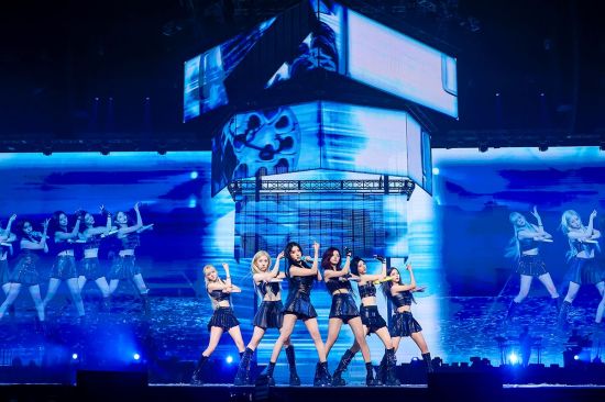 데뷔 첫 월드투어 나선 엔믹스 "꿈 같은 무대…이 순간을 기다렸어요"