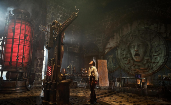 괴물의 얼굴을 외면할 수 없게 만드는 힘[슬레이트]