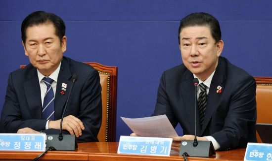 [포토] 김병기 "尹, 내란 포기 안 해…종교 방패삼아 극우 지지층 자극"