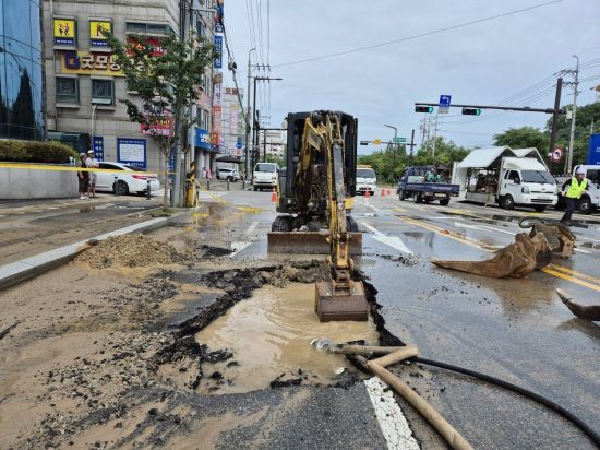 화성시, 도로 땅 꺼짐 발견→보수까지 하루…비결은 '행정종합관찰제'