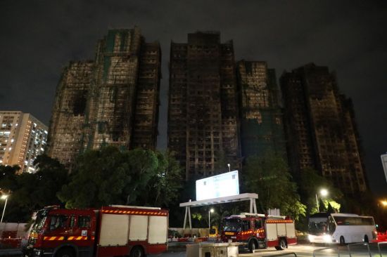 홍콩 당국 "아파트 화재 사망 151명으로 늘어…30여명 실종"