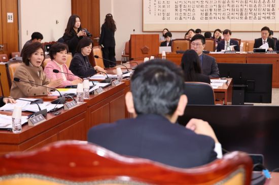 법사소위, 내란전담재판부·법왜곡죄 법안 '與주도' 통과