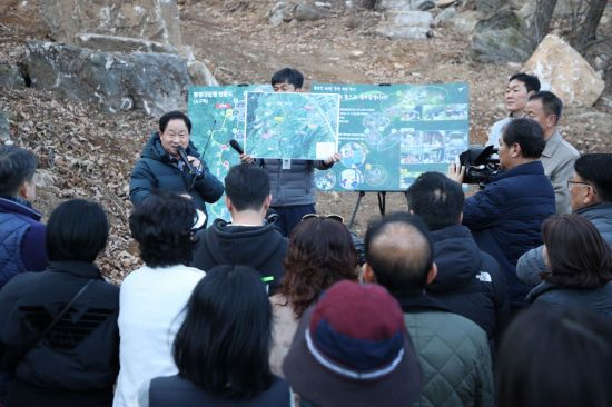 주광덕 시장 "불암산 행정대집행 완료…맨발 힐링 명소로 만들겠다"