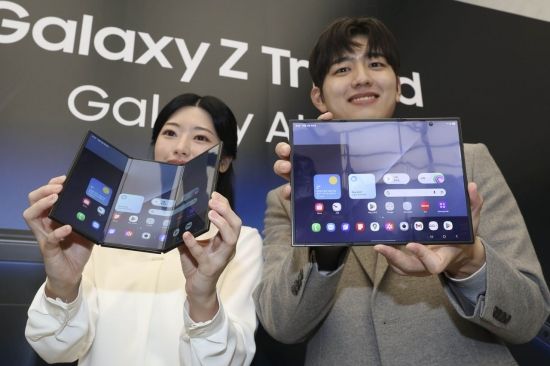 [포토] 삼성전자, '갤럭시Z 트라이폴드' 공개