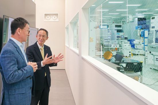 "미래산업 핵심은 AI" 반도체 장비업체 찾은 수은 행장