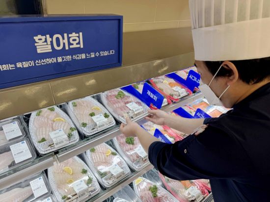 이마트, 5~7일 '고래잇페스타'서 방어·한우 등심 반값 행사