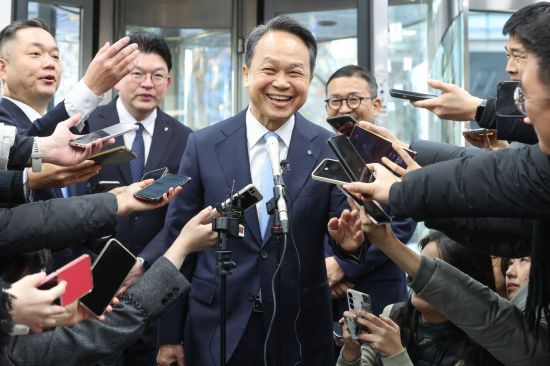 '연임 성공' 진옥동 "2기 체제는 기술변화에 대비해야…내년 키워드는 자본시장"