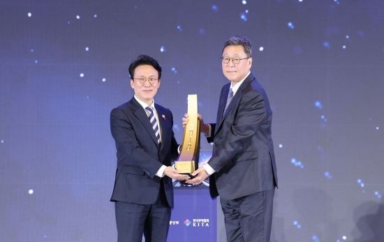 현대글로비스, '60억달러 수출의 탑' 수상 "수출 경쟁력 강화"