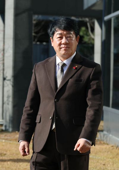 농산물 불법유통 몸으로 막던 서예가, 서민금융 버팀목 되다[만보정담]