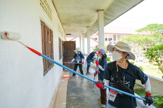 교보생명, 보호아동과 라오스서 '희망의 도서관' 건립