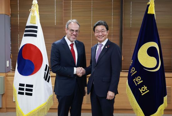아마존 수석부회장 만난 이억원 "철저한 금융보안 무엇보다 중요해"