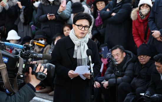 한동훈 "마두로 관련 감정적 비판보다 안보와 국익 우선해야"