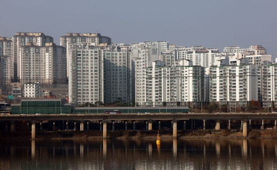 韓, 부동산 등 비금융자산 비중 주요국 최고…"금융투자 활성화해야"